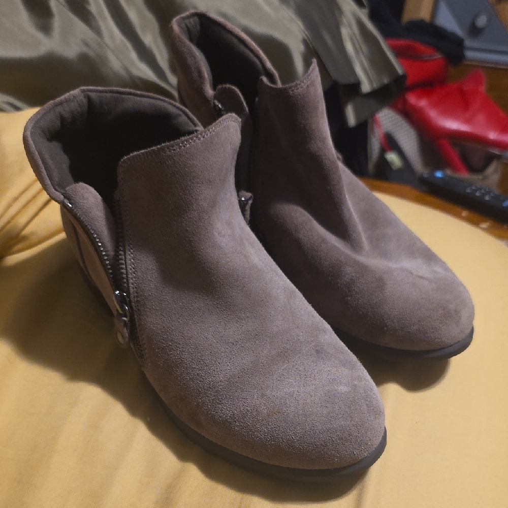Munro Taupe Suede Ankle Booties